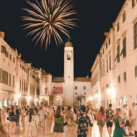 La Strada - Luxury Holiday - Old Town Villa