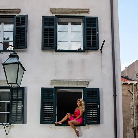 La Strada - Luxury Holiday - Old Town Villa *